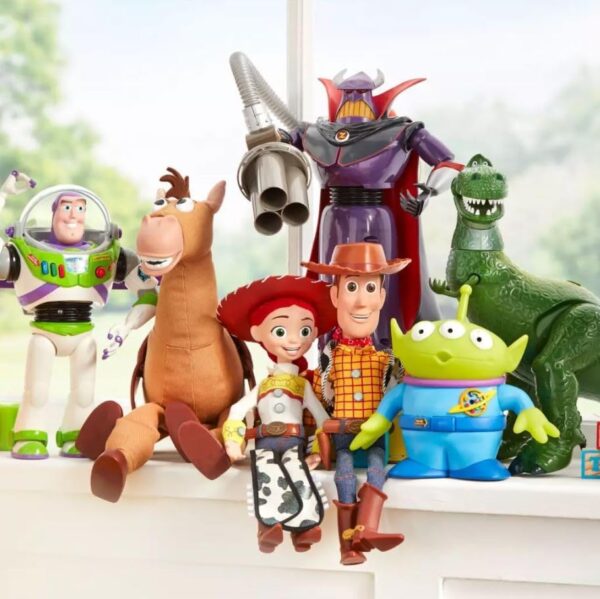 Disney Store Official Buzz Lightyear Interactive Talking Action Figure from Toy Story, Features 10+ English Phrases, Interacts with Other Figures and Toys - Image 5