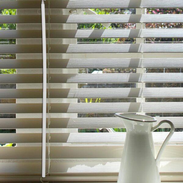 HOMSFOU 24 Inch 60cm Blind Wand Vertical Blinds Replacement Parts Blind Rod Curtain Blind Wand with Hook White Plastic Blind Opener Long Window Blind Stick Tilt Rod - Image 6